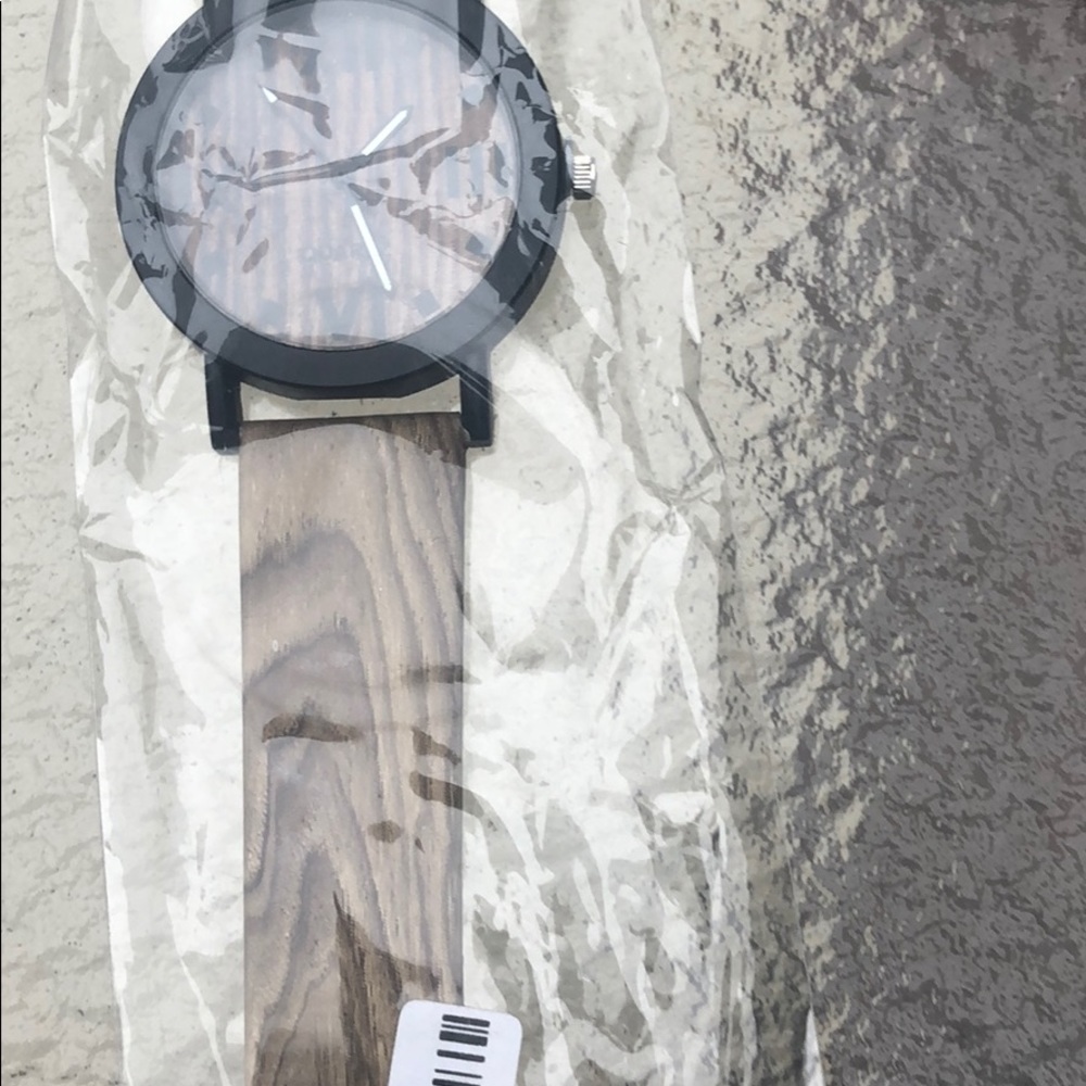 Wood grain look alike watch. Stainless back. - Picture 5 of 7